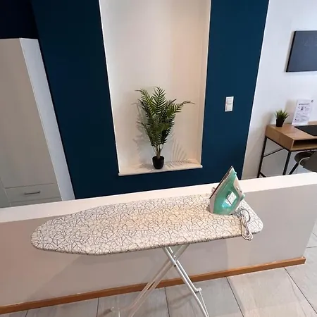 Apartman Gross, Modern, Vollausgestattet, Gemuetlich Mit Kueche Und Parkplatz Fuer Urlaub Oder Business *