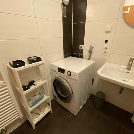 Gross, Modern, Vollausgestattet, Gemuetlich Mit Kueche Und Parkplatz Fuer Urlaub Oder Business Διαμέρισμα