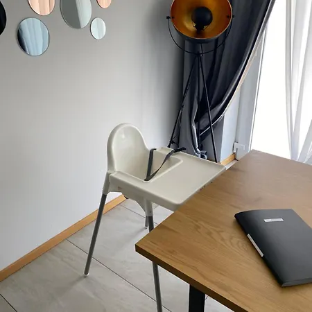 Gross, Modern, Vollausgestattet, Gemuetlich Mit Kueche Und Parkplatz Fuer Urlaub Oder Business Kettig