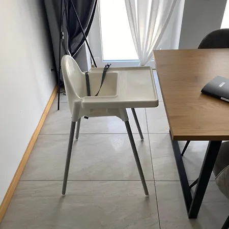 Gross, Modern, Vollausgestattet, Gemuetlich Mit Kueche Und Parkplatz Fuer Urlaub Oder Business Kettig