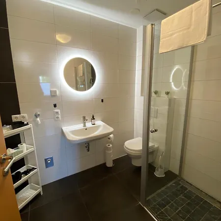 Διαμέρισμα Gross, Modern, Vollausgestattet, Gemuetlich Mit Kueche Und Parkplatz Fuer Urlaub Oder Business *