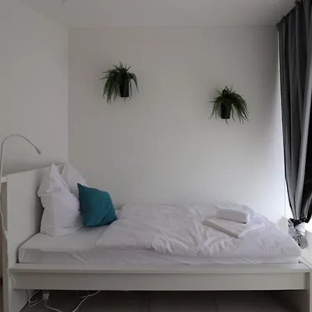 Gross, Modern, Vollausgestattet, Gemuetlich Mit Kueche Und Parkplatz Fuer Urlaub Oder Business Apartman Kettig