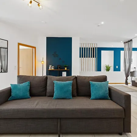 Gross, Modern, Vollausgestattet, Gemuetlich Mit Kueche Und Parkplatz Fuer Urlaub Oder Business * Kettig