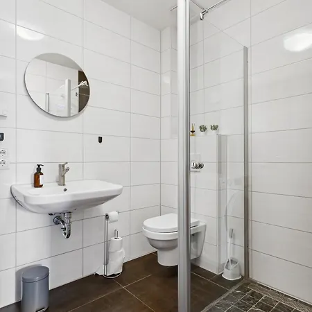 Gross, Modern, Vollausgestattet, Gemuetlich Mit Kueche Und Parkplatz Fuer Urlaub Oder Business Διαμέρισμα *