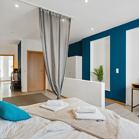 Gross, Modern, Vollausgestattet, Gemuetlich Mit Kueche Und Parkplatz Fuer Urlaub Oder Business Διαμέρισμα *