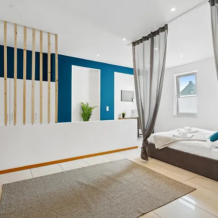 Gross, Modern, Vollausgestattet, Gemuetlich Mit Kueche Und Parkplatz Fuer Urlaub Oder Business *