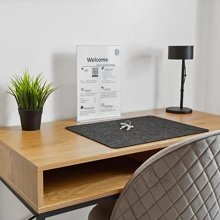Gross, Modern, Vollausgestattet, Gemuetlich Mit Kueche Und Parkplatz Fuer Urlaub Oder Business Apartman