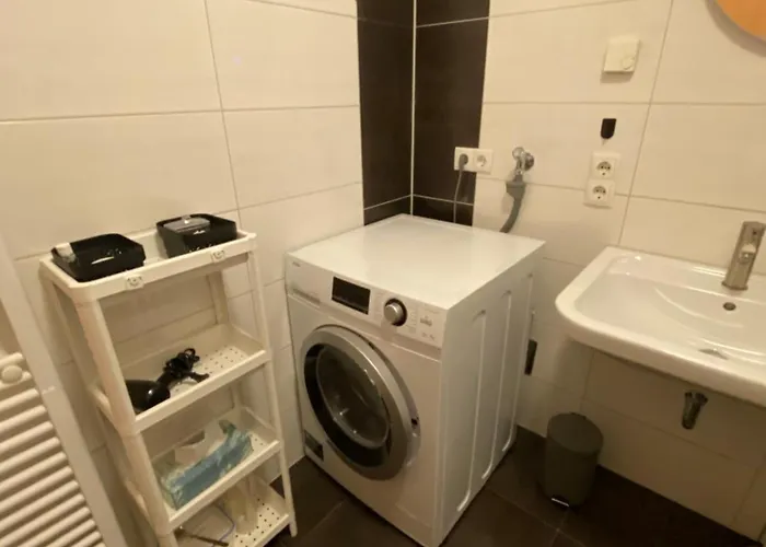 Gross, Modern, Vollausgestattet, Gemuetlich Mit Kueche Und Parkplatz Fuer Urlaub Oder Business 公寓