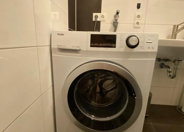 Gross, Modern, Vollausgestattet, Gemuetlich Mit Kueche Und Parkplatz Fuer Urlaub Oder Business