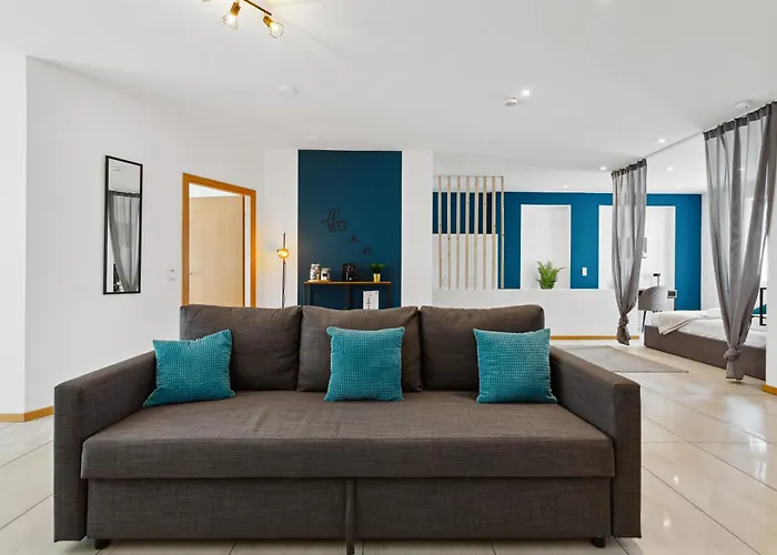 Gross, Modern, Vollausgestattet, Gemuetlich Mit Kueche Und Parkplatz Fuer Urlaub Oder Business * Kettig