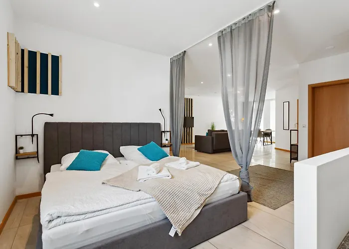 公寓 Gross, Modern, Vollausgestattet, Gemuetlich Mit Kueche Und Parkplatz Fuer Urlaub Oder Business *