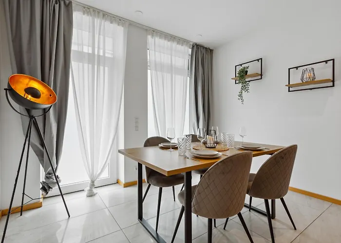 公寓 Gross, Modern, Vollausgestattet, Gemuetlich Mit Kueche Und Parkplatz Fuer Urlaub Oder Business *